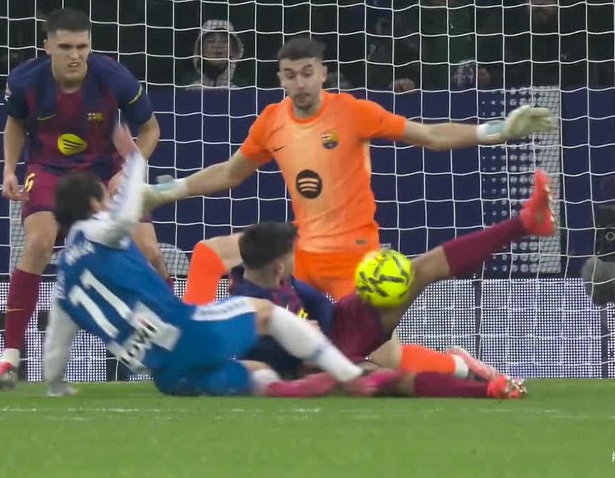 Joan García human shield save