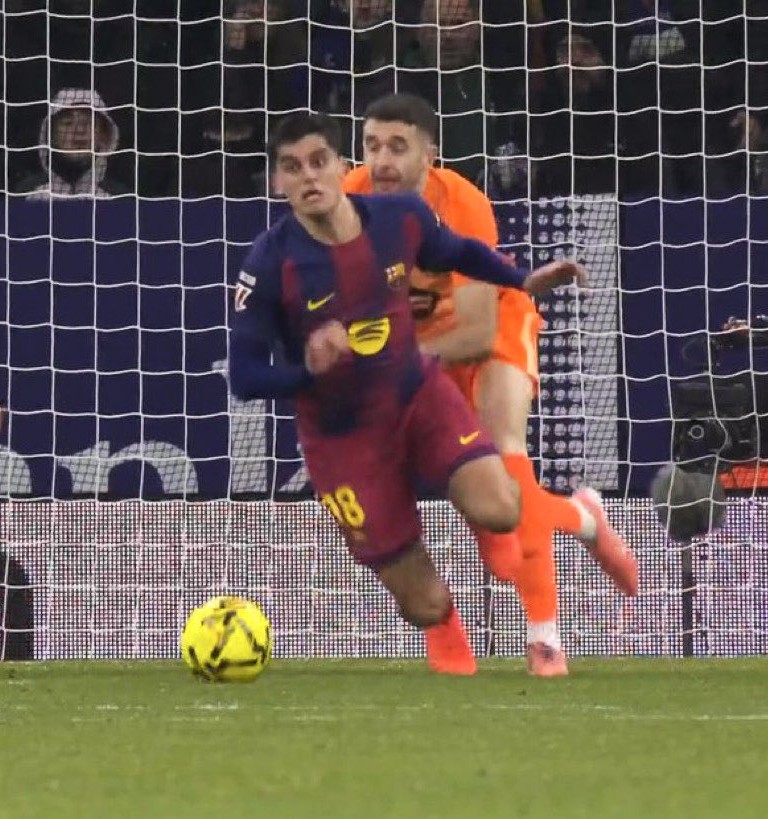 Joan García human shield save