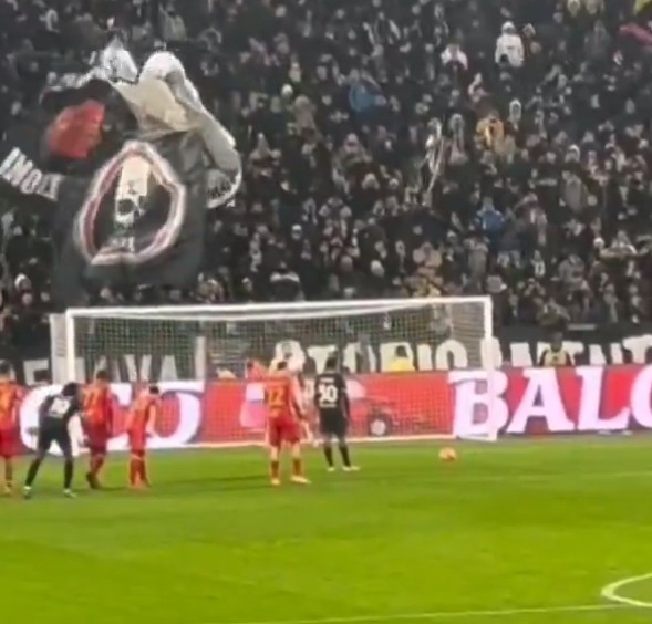 Jonathan David penalty miss